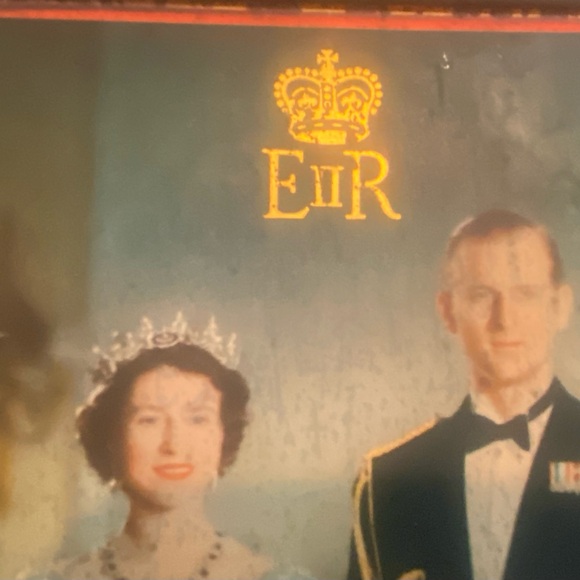 incl Queen Elizabeth & Prince Phillip tin ( 7” wide x 10”L - Picture 3 of 8